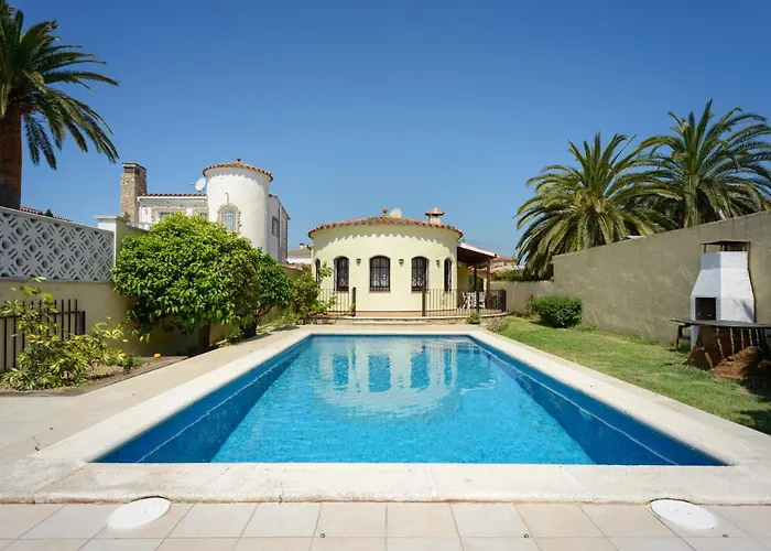 Casa Fluvia