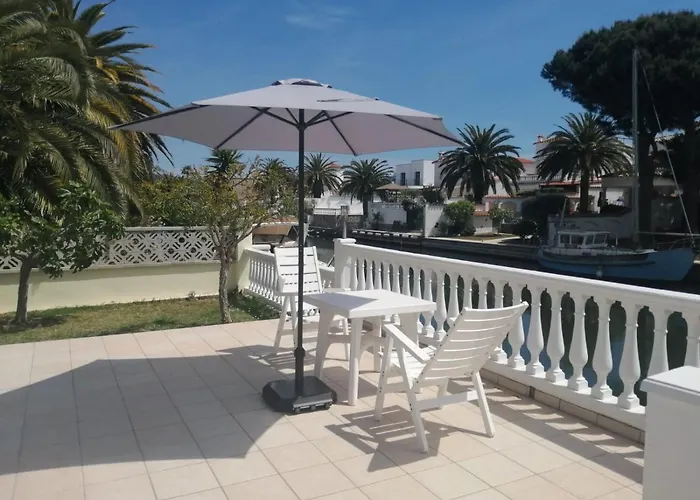 Casa Fluvia